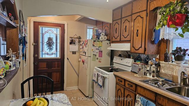 354 Kane Ave, House detached with 2 bedrooms, 2 bathrooms and 5 parking in Toronto ON | Image 18