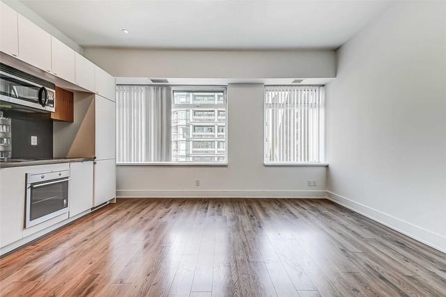 404 - 111 St Clair Ave W, Condo with 1 bedrooms, 1 bathrooms and 0 parking in Toronto ON | Image 10