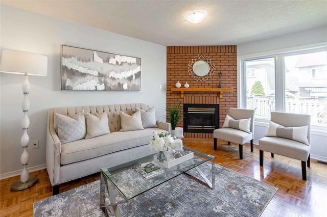 5899 Leeside Cres, House detached with 4 bedrooms, 4 bathrooms and 4 parking in Mississauga ON | Image 3