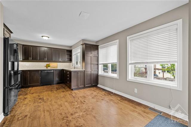 406 Vendevale Ave, House detached with 4 bedrooms, 4 bathrooms and 4 parking in Ottawa ON | Image 8