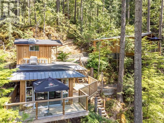 42 Baikie Dr, House detached with 2 bedrooms, 1 bathrooms and 2 parking in Strathcona D (Oyster Bay   Buttle Lake) BC | Image 1