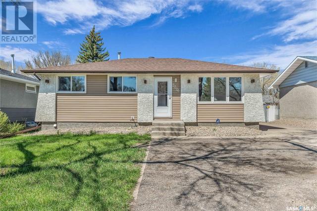 2226 Dewdney Ave E, House detached with 4 bedrooms, 2 bathrooms and null parking in Regina SK | Image 1