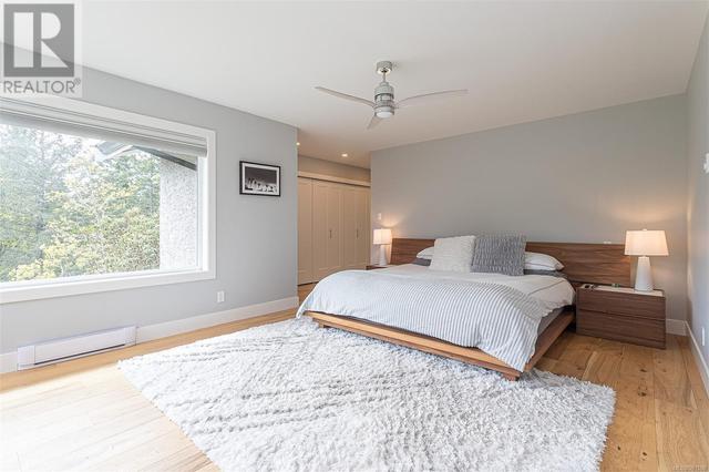 8518 Tribune Terr, House detached with 5 bedrooms, 3 bathrooms and 4 parking in North Saanich BC | Image 21