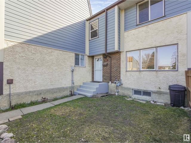 5 Willowdale Pl Nw, House attached with 3 bedrooms, 1 bathrooms and 2 parking in Edmonton AB | Image 3