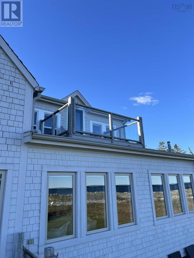 1049 Shore Rd, House detached with 3 bedrooms, 1 bathrooms and null parking in Queens NS | Image 2