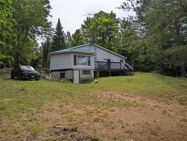 1077 Yellow Rock Dr, House detached with 2 bedrooms, 1 bathrooms and 6 parking in Highlands East ON | Image 4