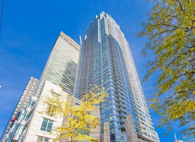 2111 - 2191 Yonge St, Condo with 2 bedrooms, 2 bathrooms and 1 parking in Toronto ON | Image 1
