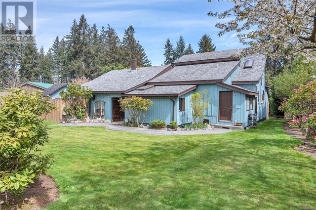 Family home with 2 attached suites on 0.48 acres in a popular residential area on the east side of Quadra Island! | Image 1