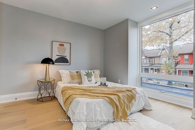 54 Montrose Ave, House semidetached with 3 bedrooms, 4 bathrooms and 2 parking in Toronto ON | Image 16