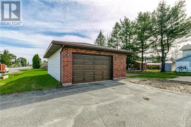 123 Cote Blvd, House detached with 6 bedrooms, 2 bathrooms and null parking in Greater Sudbury ON | Image 28