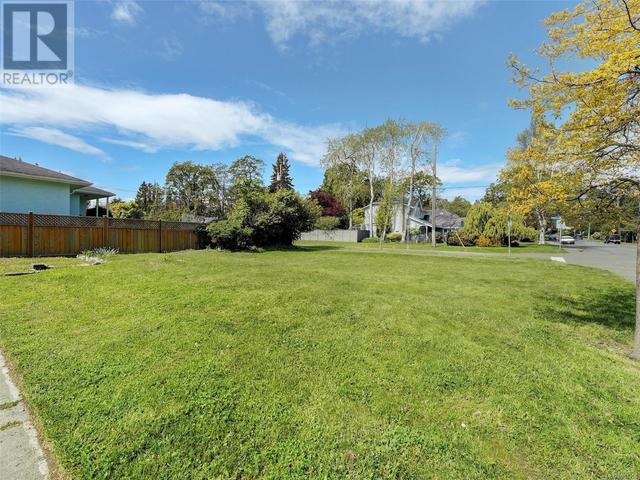 1865 Quamichan St, House detached with 3 bedrooms, 2 bathrooms and 6 parking in Victoria BC | Image 26