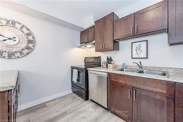 36 Wilsonview Ave, Townhouse with 3 bedrooms, 2 bathrooms and 1 parking in Guelph ON | Image 3