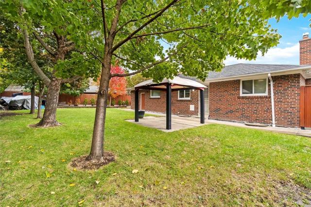 24 Roseglen Cres, House detached with 3 bedrooms, 2 bathrooms and 6 parking in Toronto ON | Image 21