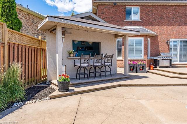 4 Valvano Crt, House detached with 4 bedrooms, 2 bathrooms and 6 parking in St. Catharines ON | Image 36
