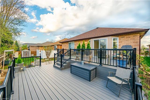 564 Killbear Crt, House detached with 2 bedrooms, 2 bathrooms and 4 parking in Waterloo ON | Image 4