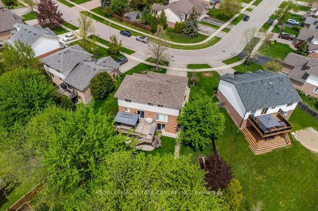 18 Mclachlan Pl, House detached with 3 bedrooms, 3 bathrooms and 4 parking in Guelph ON | Image 26