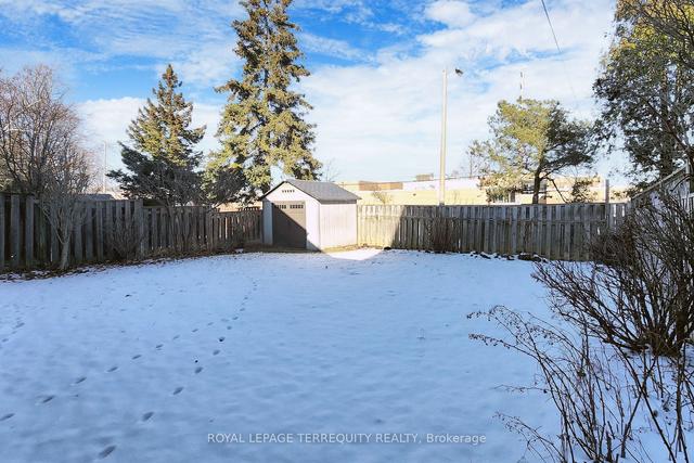 17 Newington Cres, House detached with 3 bedrooms, 3 bathrooms and 3 parking in Toronto ON | Image 22