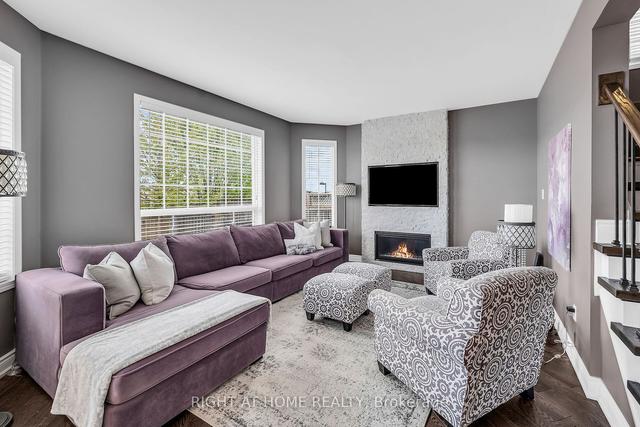 910 Cousens Terr, House detached with 4 bedrooms, 3 bathrooms and 6 parking in Milton ON | Image 4