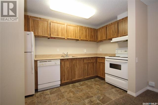 207 - 1808 Eaglesham Ave, Condo with 1 bedrooms, 1 bathrooms and null parking in Weyburn SK | Image 6
