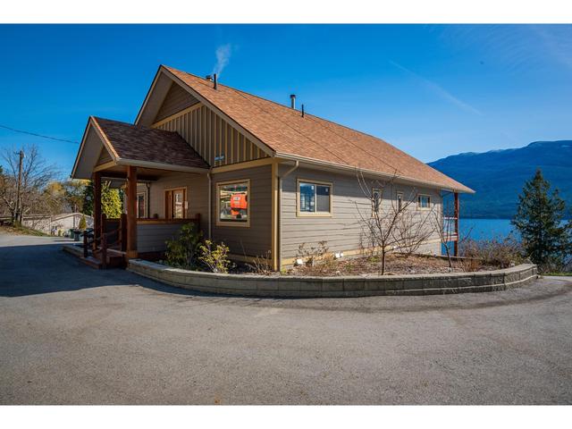 3558 Sprague St, House detached with 3 bedrooms, 4 bathrooms and null parking in Central Kootenay D BC | Image 25