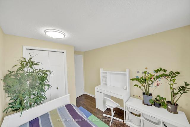 252 Blackhorne Dr, Townhouse with 3 bedrooms, 2 bathrooms and 2 parking in Kitchener ON | Image 18