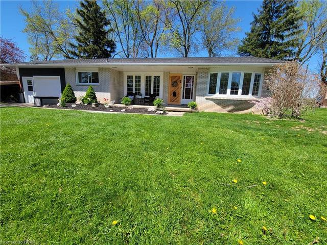 2 Kingscourt Cres, House detached with 4 bedrooms, 1 bathrooms and 3 parking in South Huron ON | Image 1