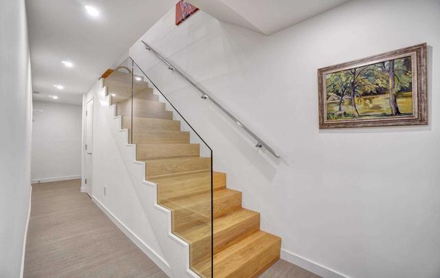 11 E Tranby Ave, Townhouse with 3 bedrooms, 3 bathrooms and 1 parking in Toronto ON | Image 31