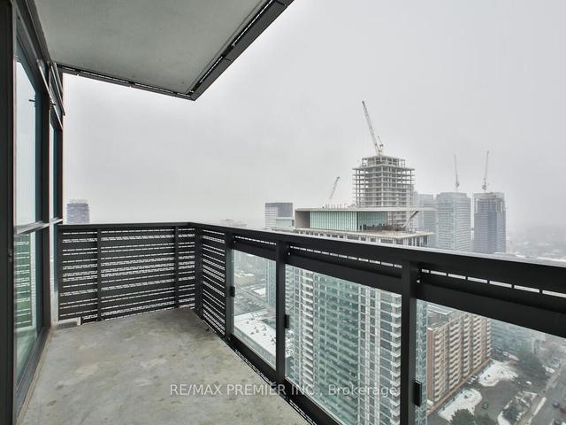 2909 - 39 Roehampton Ave, Condo with 3 bedrooms, 2 bathrooms and 1 parking in Toronto ON | Image 4