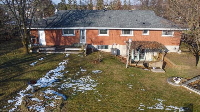 251 2nd Street, House detached with 3 bedrooms, 2 bathrooms and 11 parking in Hanover ON | Image 2