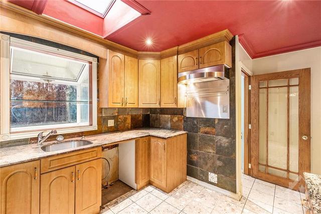 49 Delong Dr, House detached with 2 bedrooms, 3 bathrooms and 5 parking in Ottawa ON | Image 7