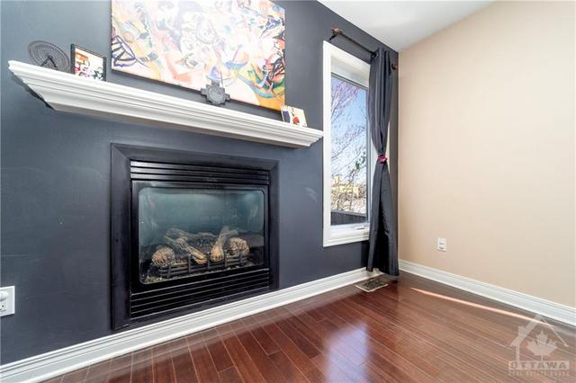 229 Felicia Cres, Townhouse with 4 bedrooms, 4 bathrooms and 2 parking in Ottawa ON | Image 5