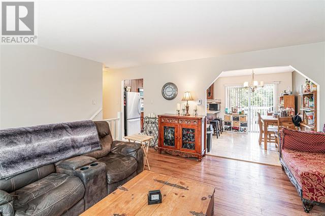 5670 Yorkshire Terr, House detached with 3 bedrooms, 2 bathrooms and 4 parking in Nanaimo BC | Image 9