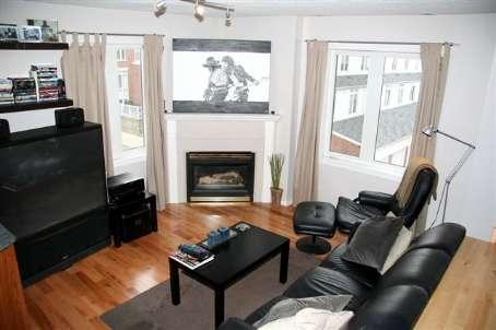 th820 - 12 Sudbury St, Townhouse with 3 bedrooms, 2 bathrooms and 1 parking in Toronto ON | Image 3