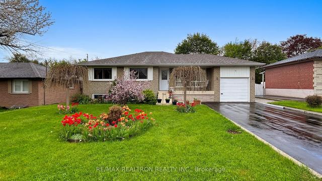 26 Alanadale Ave, House detached with 3 bedrooms, 2 bathrooms and 5 parking in Markham ON | Image 1