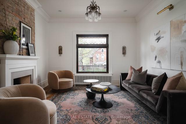 55 Wilson Park Rd, House semidetached with 4 bedrooms, 3 bathrooms and 1 parking in Toronto ON | Image 1