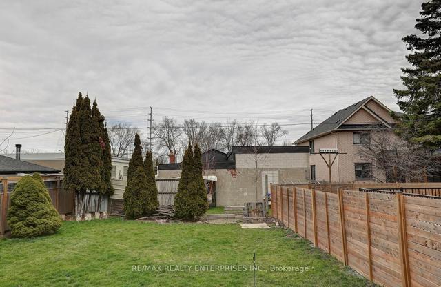 1091 Edgeleigh Ave, House detached with 4 bedrooms, 1 bathrooms and 4 parking in Mississauga ON | Image 16