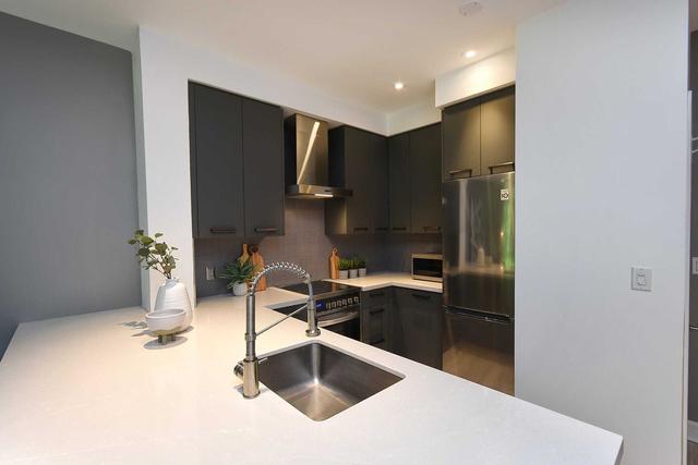 T12 - 16 Dallimore Cir, Condo with 1 bedrooms, 1 bathrooms and 1 parking in Toronto ON | Image 15