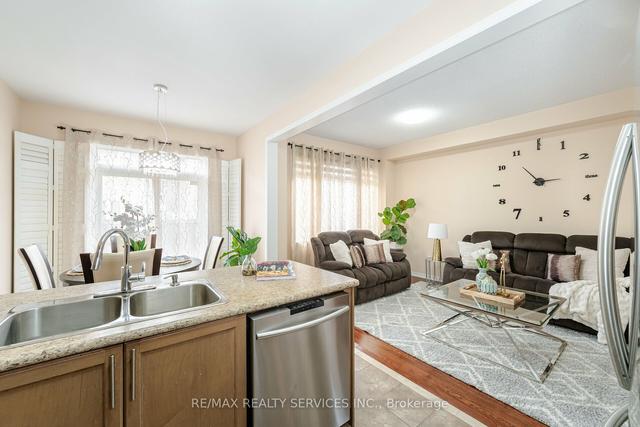 89 Templehill Rd, House semidetached with 3 bedrooms, 4 bathrooms and 4 parking in Brampton ON | Image 2