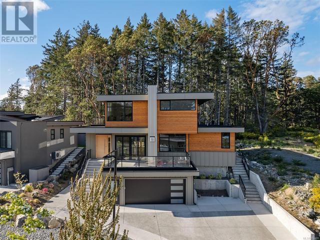 660 Medalist Ave, House detached with 4 bedrooms, 4 bathrooms and 3 parking in Colwood BC | Image 1