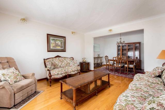 8 Vimy Ave, House detached with 3 bedrooms, 2 bathrooms and 3 parking in Toronto ON | Image 4
