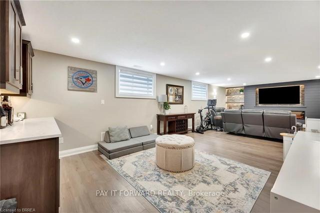 11 Masters Lane, House detached with 2 bedrooms, 3 bathrooms and 3 parking in Brant ON | Image 9