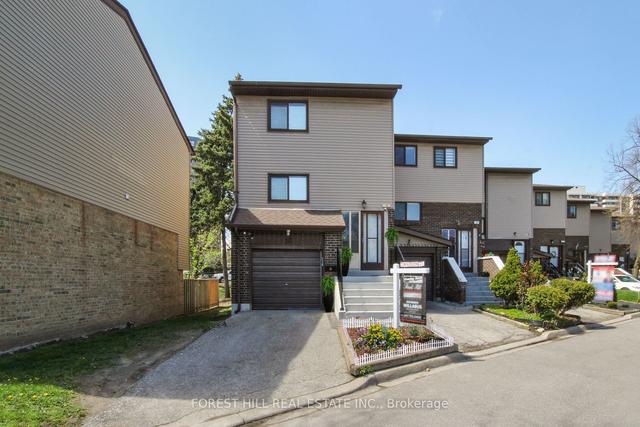 18 Carleton Pl, Townhouse with 3 bedrooms, 2 bathrooms and 2 parking in Brampton ON | Image 1