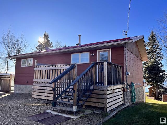 720 Willow Dr, House detached with 3 bedrooms, 2 bathrooms and null parking in Sunset Beach AB | Image 2