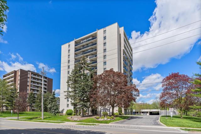 802 - 81 Millside Dr, Condo with 3 bedrooms, 2 bathrooms and 1 parking in Milton ON | Image 1