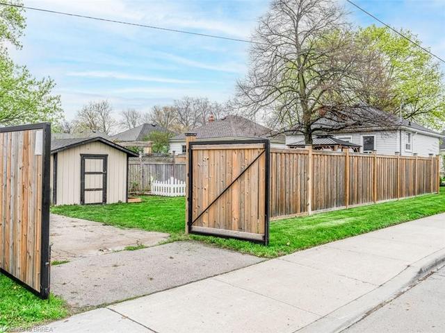162 East 17th Street, House detached with 2 bedrooms, 1 bathrooms and 1 parking in Hamilton ON | Image 28