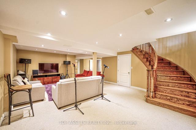 48 Highview Cres, House detached with 5 bedrooms, 7 bathrooms and 9 parking in Richmond Hill ON | Image 18