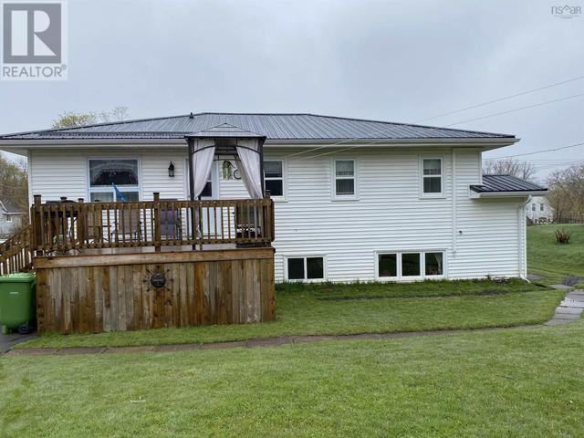 120 Herbert St, House detached with 4 bedrooms, 3 bathrooms and null parking in New Glasgow NS | Image 4