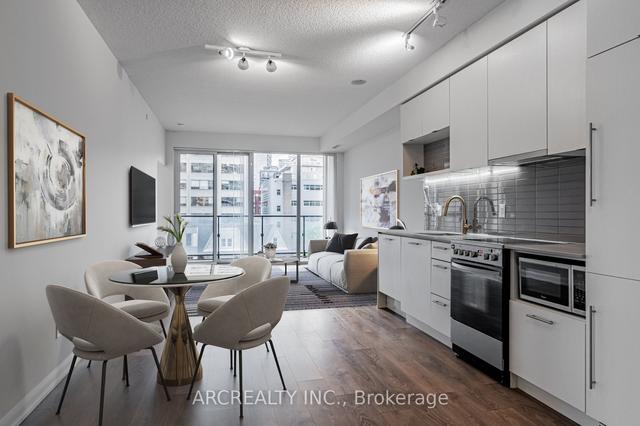 404 - 435 Richmond St W, Condo with 2 bedrooms, 2 bathrooms and 0 parking in Toronto ON | Image 5