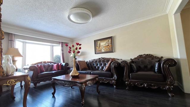 46 Kevi Cres, House detached with 4 bedrooms, 5 bathrooms and 5 parking in Richmond Hill ON | Image 4