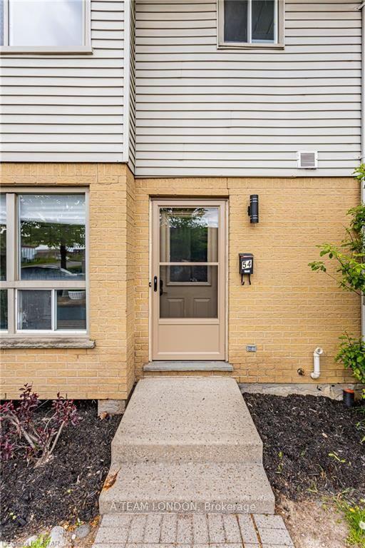54 - 35 Waterman Ave, Townhouse with 3 bedrooms, 2 bathrooms and 1 parking in London ON | Image 29